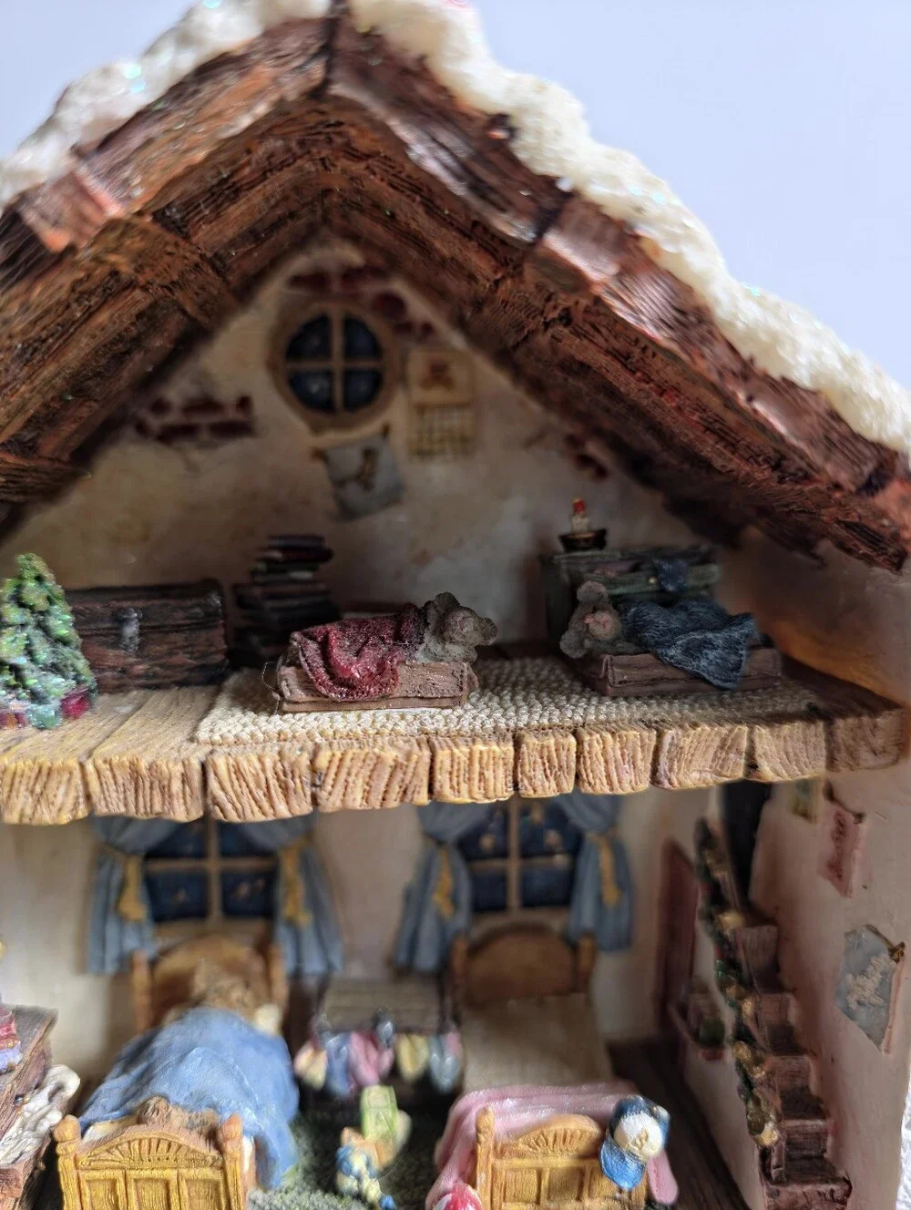 Boyds Bears Miniature Holiday Dollhouse  Cream, Brown, Blue, Yellow 1st Edition